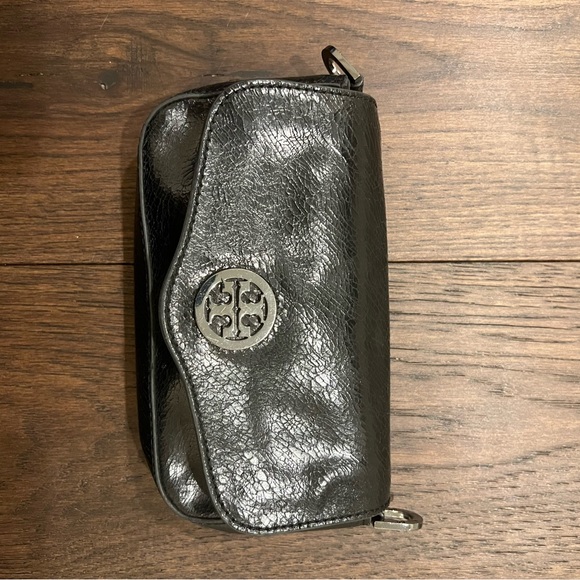 Tory Burch Black Mini Robinson Clutch and Crossbody with Black Chain Strap - Picture 8 of 8